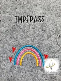 In dieser tollen reisepasshülle impfpasshülle aus hochwertigem korkleder sind deine wichtigen dokumente immer gut geschützt. Impfpasshulle Fur Erwachsene Und Kinder Regenbogen Unvergleichliches