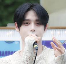 GLAM takes a friendly snapshot with Chuli and Miae's Shin Chul