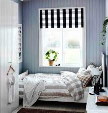 Berbatas dengan ranjang di kamar tidur, inspirasi desain interior yang satu ini terbilang unik. 65 Desain Jendela Rumah Minimalis Yang Unik Dan Cantik Karya Dunia Rumah