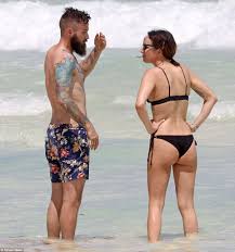 She explained that what it symbolized was a. Catt Sadler Finally Lets Off Some Steam During Mexico Vacation Daily Mail Online