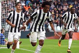 Криштиану роналду и адольфо гайч фото: Landmarks Of Turin Awards Juventus Vs Benevento Edition Black White Read All Over