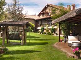Formada por 42 municipios, la sierra norte te ofrece localidades tranquilas con bonitos paisajes. Casas Rurales En Valle Del Lozoya Con Aire Acondicionado
