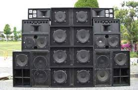 + one 500 watts rms amplifier. Sound Off