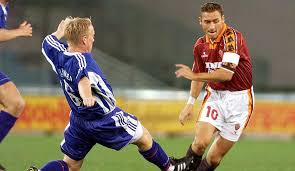 Approda alla as roma nel 1989, dove si impone tra i più promettenti calciatori delle. Roma Legende Francesco Totti Debut Vor 28 Jahren Seite 1