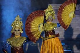 Jumlah kipas yang digunakan adalah. Tari Kipas Serumpun Wujud Kebersamaan Dalam Kegembiraan Indonesia Kaya