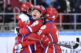 В швеции, несмотря на высокий статус чемпионата, официально клубы полупрофессиональны, а ситуации, когда действующие игроки занимаются бизнесом или работают параллельно. V Krasnoyarske Sostoitsya Otkrytie Chempionata Rossii Po Hokkeyu S Myachom Sport Aif Krasnoyarsk