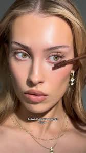 Robyn Lyons (RobynLLDesign)