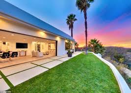 Ben simmons holds no punches against the ncaa in a showtime documentary called one and done. he also says he was offered a rolls royce, a bentley and a house. Kendall Jenner Ben Simmons Eyeing 55k Month Beverly Hills Pad La Mansions Mansions Beautiful Villas