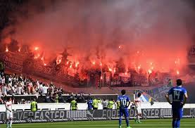 Kurz vor und nach der pause konnten die fohlen das spiel jedoch drehen und gewannen schließlich durch tore von plea und thuram gegen tapfer kämpfende. Vfb Gegen Karlsruhe Ksc Chaoten Zunden Pyros Schiedsrichter Drohte Mit Spielabbruch Vfb Stuttgart Stuttgarter Zeitung