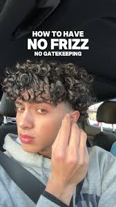 No frizz 🙅🏽‍♂️ #haircare #hairtips #healthyhair #healthyhairtips  #healthycurls #curlyhair #wavyhair #nofrizz #frizzyhairtips #menselfcare  #gabezalezz #
