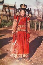 Princess Of The Khalkha Mongols With Head Dress Known As A Boqtaq 1913 Mongolian Clothing Historical Fashion Culture Clothing