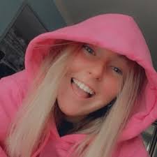 Ashley Streeter's Instagram, Twitter & Facebook