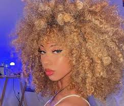 Isabella Bailey Biography, Wiki, Age, Height, Family, Net Worth, Boyfriend,  Photos