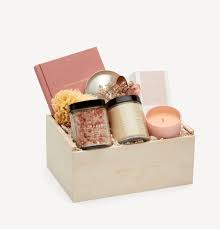 Send wedding gifts for friend like flowers, fashion, home decor etc. Ideas For Wedding Gift For A Friend