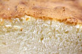 Il pan di spagna è una delle preparazioni di base della pasticceria italiana che tutti coloro che amano cucinare hanno preparato almeno una volta per dar vita ad una meravigliosa torta di compleanno o un dolce a base di questa morbida preparazione, come lo zuccotto! Come Fare Un Pan Di Spagna Soffice Trucchi E Consigli