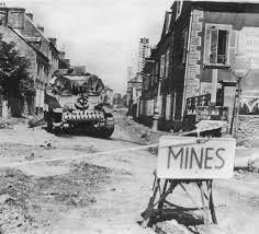 Coutances Route De Carentan 28 Juillet 1944 Le Char Caviarde Un Char M5a1 Stuart Du 25th Cavalry Reconnaissance Squadron Mechanized Tank Warfare War Tank