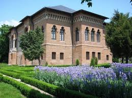 Diversitatea, calitatea, pretul accesibil sunt criterii pe care femeile le cauta cand vine vorba de haine. Mogosoaia Palace