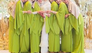Ingin membuat desain pakaian anda sendiri dengan mudah? Baju Bridesmaid Simple Desain Baju Muslim
