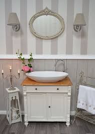Un Bagno Very Chic Per Lo Stile Shabby Il Blog Italiano Sullo Shabby Chic E N Un Bagno Very Ch Shabby Chic Bathroom Primitive Bathrooms Mirror Cabinets