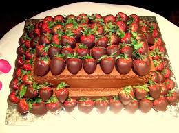 Birthday Chocolate Sheet Cake Designs Chocolate Sheet Cake With Chocolate Covered Strawberries Delicious Desserts Chocolate Sheet Cake Dessert Cupcakes