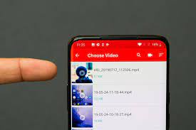 Drückt man auf den bildschirm wird es lebendig und zeigt den damit verbundenen film samt ton. How To Set A Video As Your Wallpaper On Your Phone Screen Cnet