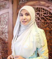 Born 19 november 1980) is a malaysian politician. Nampak Baju Dalam Buah Dada Netizen Berang Lelaki Aibkan Nurul Izzah Kongsi Tular Semasa Forum Cari Infonet