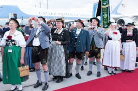 Their policies promote free movement of capital, services, goods and people in their internal market. G7 Gipfel In Schloss Elmau 7 Juni