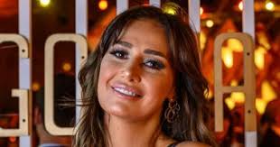 حلا شيحة تنتقد تامر حسني لعدم تنفيذ وعده لها بشأن المشاهد الرومانسية. ÙˆØµÙØª ØªØ§Ù…Ø± Ø­Ø³Ù†Ù‰ Ø¨Ø§Ù„Ù†Ø¬Ù… Ø§Ù„ÙƒØ¨ÙŠØ± Ø«Ù… ØªØ¨Ø±Ø£Øª Ù…Ù† ÙÙŠÙ„Ù…Ù‡ ØªÙ†Ø§Ù‚Ø¶Ø§Øª Ø­Ù„Ø§ Ø´ÙŠØ­Ø© Ø§Ù„Ù…Ø³ØªÙ…Ø±Ø© Ø§Ù„ÙŠÙˆÙ… Ø§Ù„Ø³Ø§Ø¨Ø¹