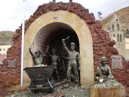La visita a la mina conocida como el socavón de la purísima concepción constituye una visita la chimenea permanece casi intacta a pesar del tiempo, considerando que la mina se inició en 1770. Pin En Oruro Bolivia Donde Encontre Al Diablo