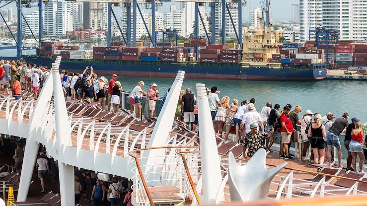 Cruceros turísticos reconfiguran sus rutas hacia México, do AI tạo