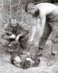 Bereits im juni fabulierte eine komikerin namens maria clara groppler in nightwash darüber, sachsen mit napalm zu besprühen. Vietnam Us Marines Im Krieg Ohne Fronten
