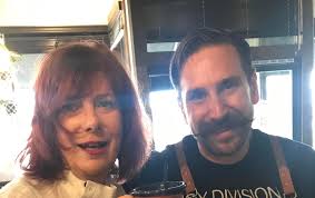 Hi there! Does anyone know of a restaurant that has a big round seated  table? For up to 10-12 people. Not a fan of “long tables” because everyone  doesn't get to converse