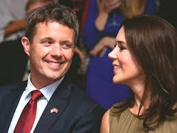 Først afsted alene: Kronprins Frederik venter på kronprinsesse Mary