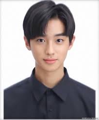 Kim Mingyu 19 Born In 2001 Training For 8 Months Positio Selebritas Pas Foto Kim