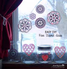 The design repeats on all four sides for viewing from any direction that is created by a cool white led light. Easy Faux Stained Glass Mason Jars