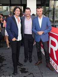 Celebrity chef evans, 46, has been axed from his $800,000 contract, coming to an amicable mutual decision, after the network told evans it would not be proceeding with another season of mkr in the. Mkr S Pete Evans And Manu Weigh In On The Show S Feuds Daily Mail Online