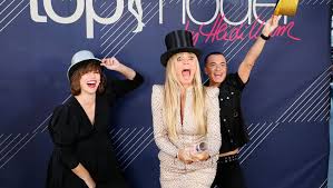 From spring 2021 germany's next topmodel will finally start again with a glamorous fashion show. Germany S Next Topmodel Gntm 2020 Irre Dass Das Okay Sein Soll Der Spiegel