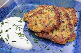Gemusepuffer Mit Kartoffeln Zucchini Und Mohren Von Bezwinger Chefkoch Rezept Gemusepuffer Rezepte Gemusebratlinge