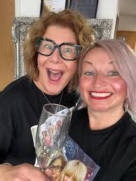 I've just been into Arnold and lost a £20 note between or in asda, Oxfam &  where I parked the car (outside shoe zone) if any honest kind person finds  it i