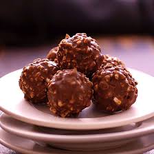 Recette De Truffes Au Chocolat Et Aux Noisettes Coup De Pouce Xmas Food Dessert Recipes Sweet Recipes