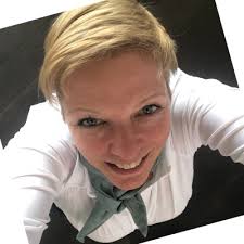 Ze mag een poging doen tot VMBO-kader", luidde het geschreven advies van de  Algemene Onderwijs Bond in groep 8. Een poging. Nou, ik heb er mijn eigen  poging van gemaakt en afgelopen