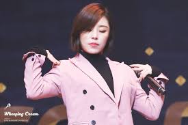Short straight hair exudes boldness, confidence, individuality and style. Wheein Mamamoo Pink Suit Wheein Mamamoo Short Hair Styles