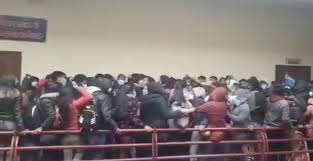 Video gore estudiantes universitarios de bolivia caen de 5to piso. G21e9r4jay Zvm