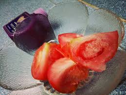 Manfaat tomat untuk kesehatan dan kecantikan sangat banyak. Sapu Tomato Beku Boleh Jadikan Awet Muda Ini 9 Tip Cantik Lain Guna Tomato Sahaja Pasti Flawless Hijabista