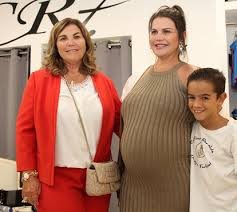 Katia aveiro antes e depois. Prestes A Dar A Luz Katia Aveiro Reune A Familia Para Ocasiao Especial Nacional Flash