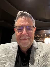 Should I bring a sports jacket to dress up for dinner in Italy?