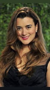 Who would like to spend the whole Christmas with me all alone 🌹❤💃💋