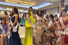 Miss Universe contestants walk out on director over Mexico comments - Newsweek