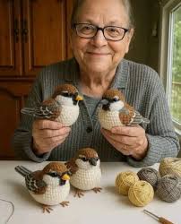 My mom spent a whole month making her crochet birds and wanted to know how  her crochet turned out, but they all miss it. 🥺😥
