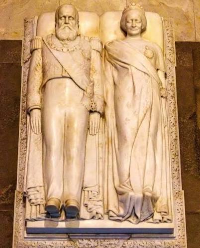 O Mausoléu Imperial de Petrópolis O Mausoléu da Catedral de São Pedro de  Alcântara, em Petrópolis, é o lugar onde se encontram sepultados os restos  mortais do último Imperador do Brasil, Dom